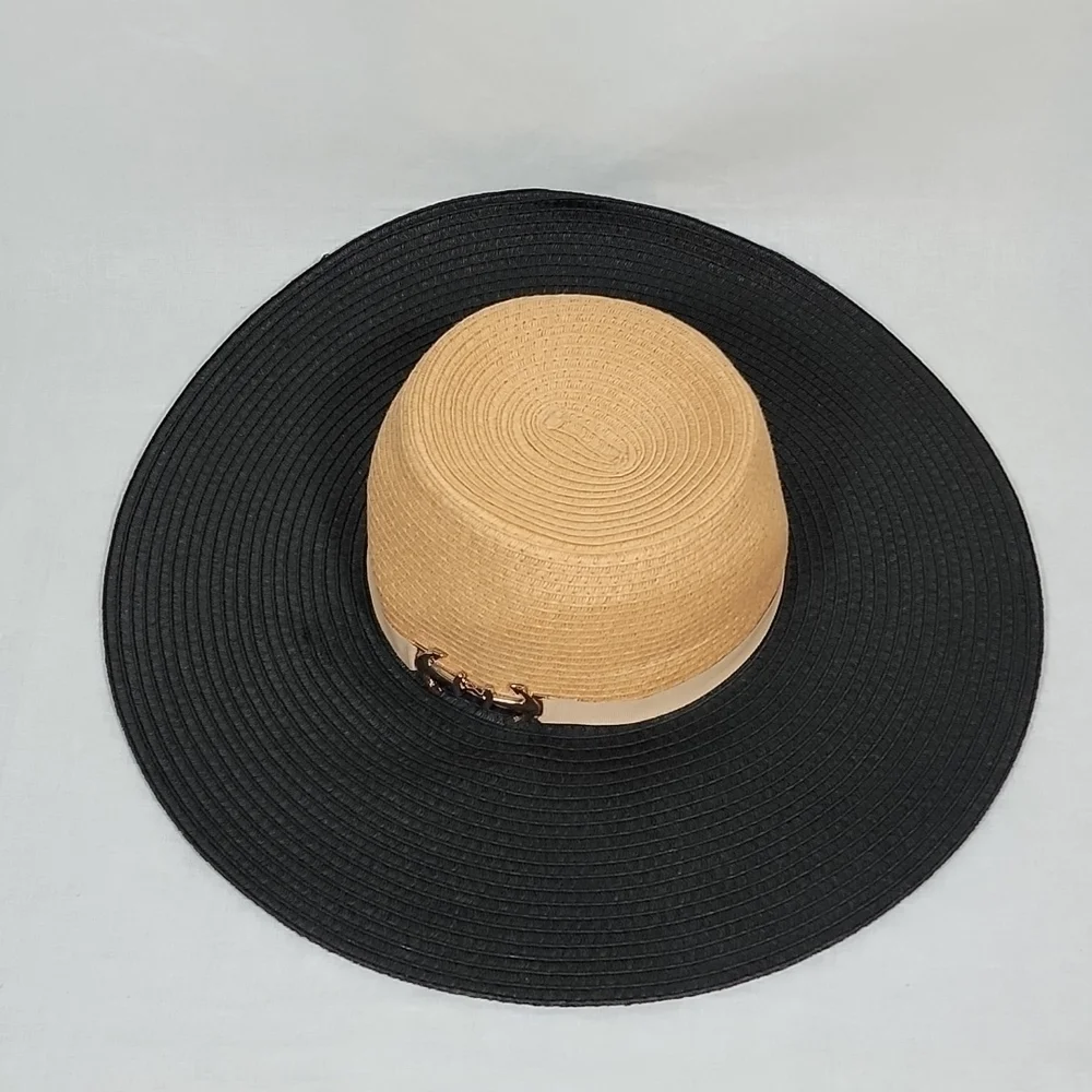 ♥️AUGUST hat company